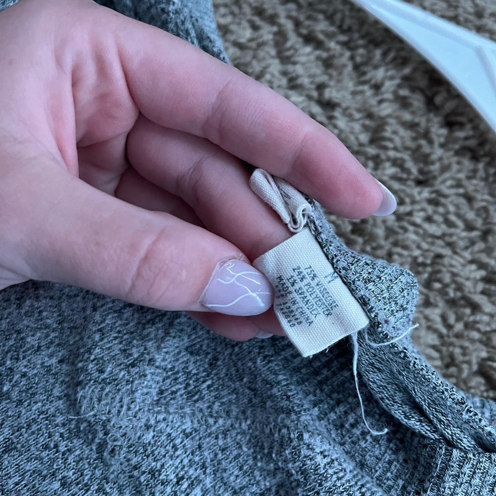 Gray sweater - Picture 4 of 4